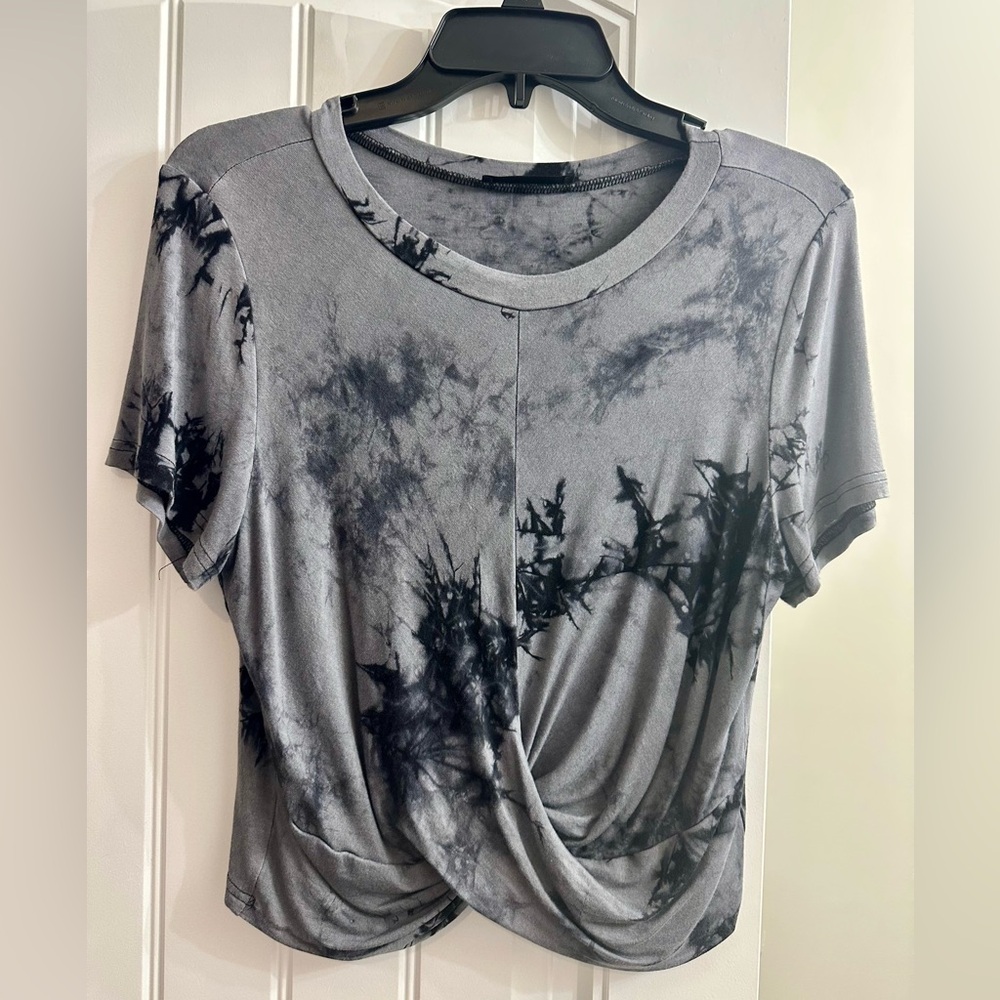 Cropped Twist Front Top - L